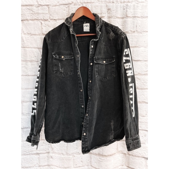 Zara Mens Black Denim Overshirt Text Print Graphic Black Distressed Snap Button - Picture 2 of 4